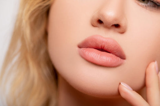 Best Organic Lipstick Ingredients For Kissable Lips