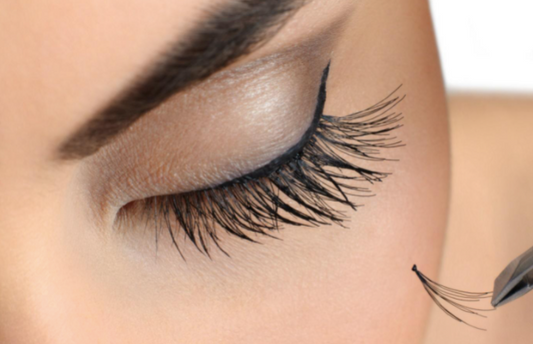 5 Tips For Applying False Eyelashes Like A Pro