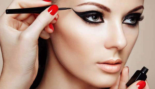 6 Beauty Hacks To Make Eyeliner Last