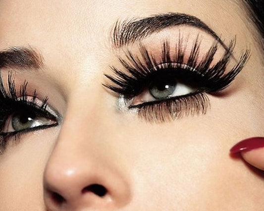 Lash Lift: Mascara & Serums For Long, Fluttery Lashes
